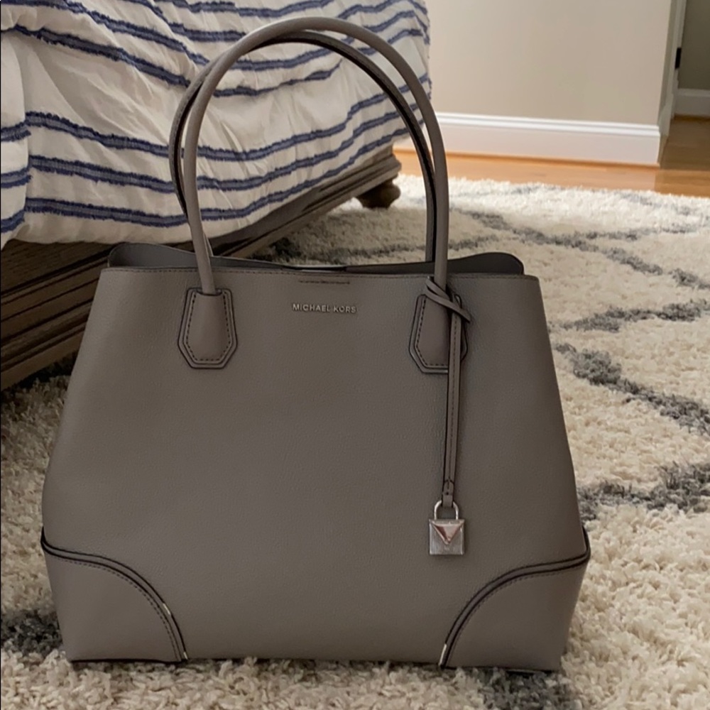 Women’s gray Michael Kors Tote Purse